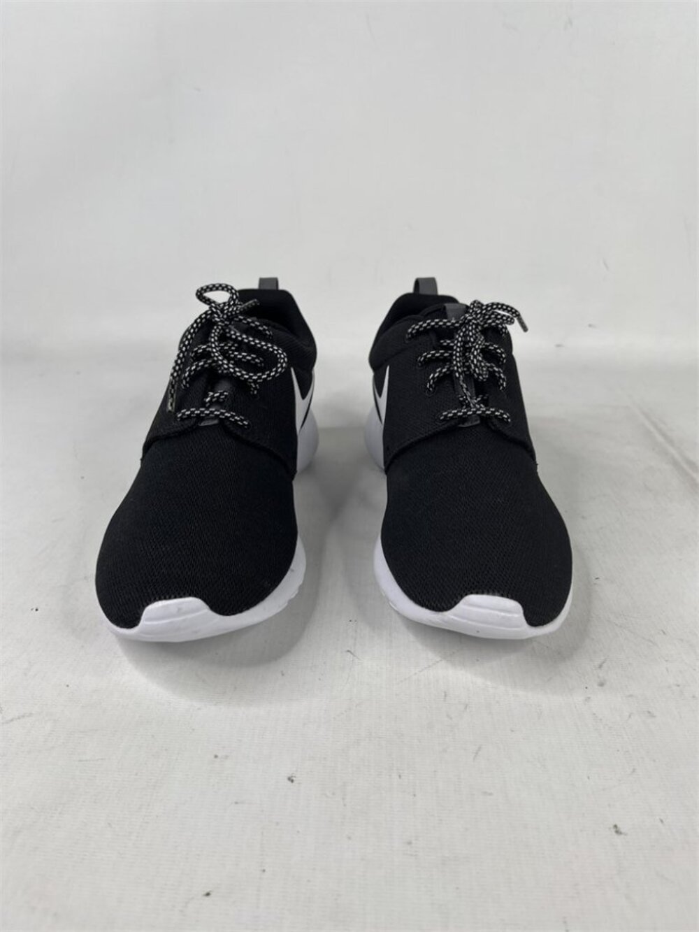 Nike Roshe One Black/Metallic Platinum-White (Women's) 11.5